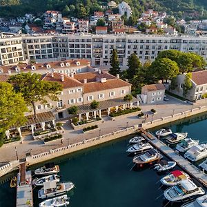 Lazure Hotel & Marina